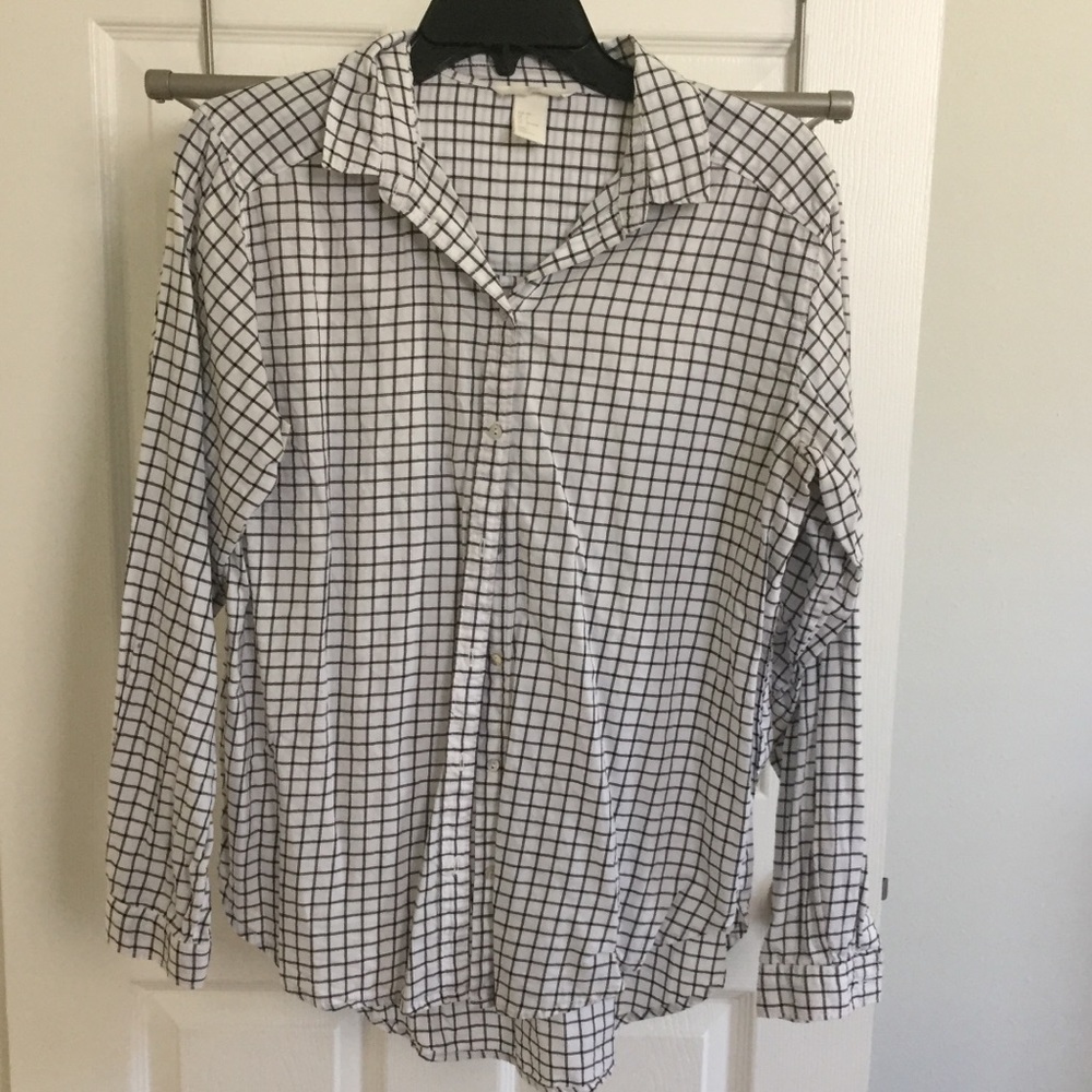 Window pane button down
